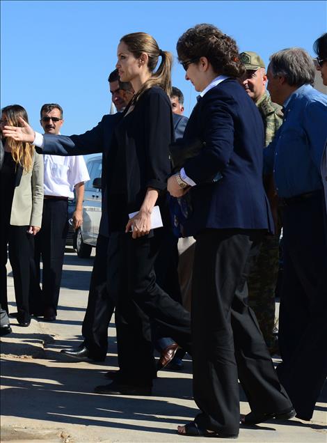 ANGELINA JOLIE, SURIYELI SIGINMACILARI ZIYARET ETTI