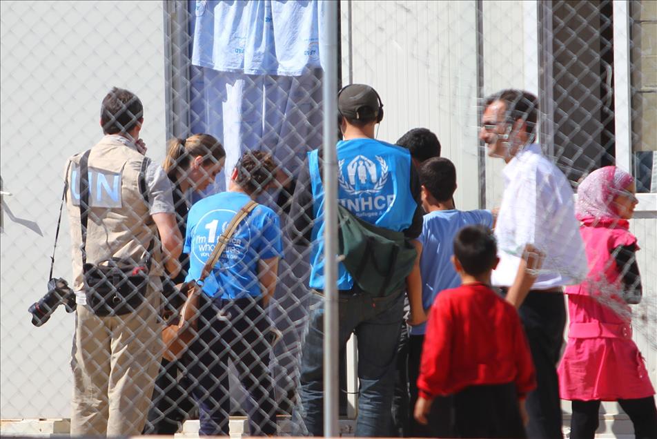 ANGELINA JOLIE, SURIYELI SIGINMACILARI ZIYARET ETTI