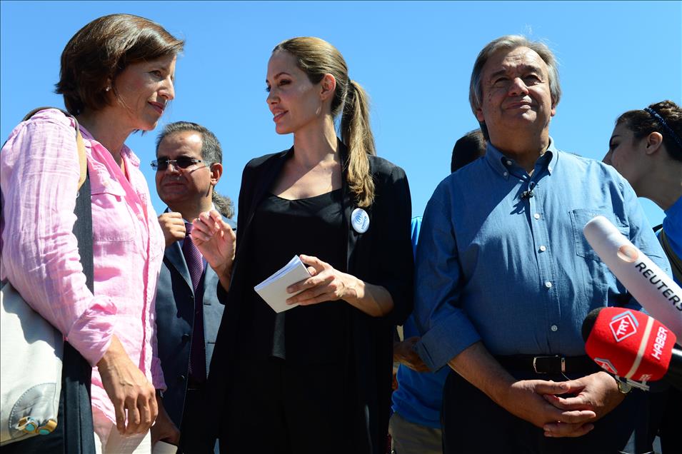 ANGELINA JOLIE, SURIYELI SIGINMACILARI ZIYARET ETTI