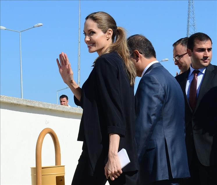 ANGELINA JOLIE, SURIYELI SIGINMACILARI ZIYARET ETTI