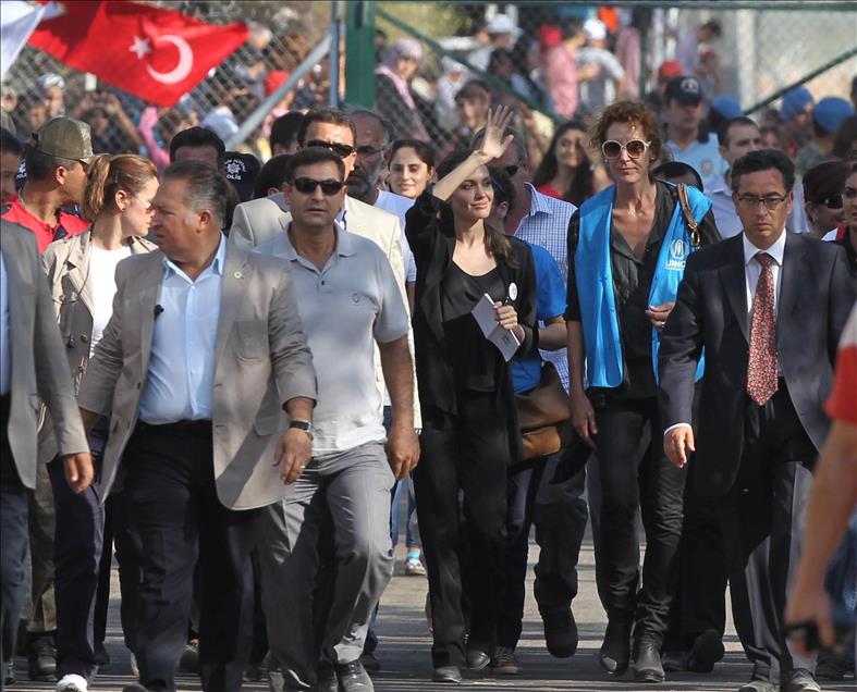 BM OZEL TEMSILCISI UNLU AKTRIS ANGELINA JOLIE, ISLAHIYE DEKI SUR