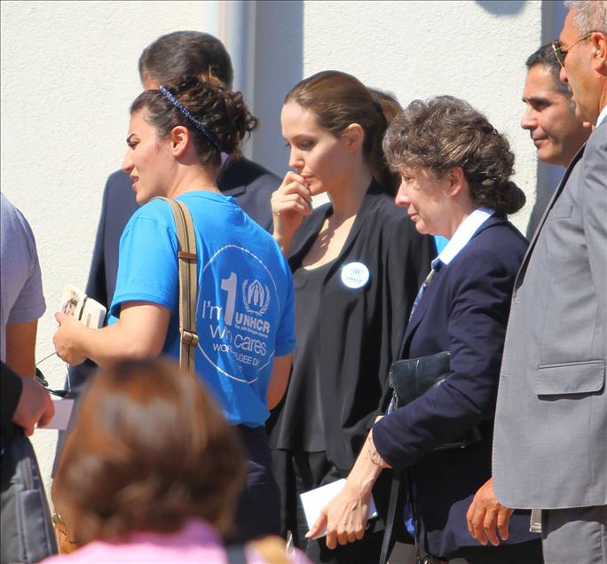 ANGELINA JOLIE, SURIYELI SIGINMACILARI ZIYARET ETTI