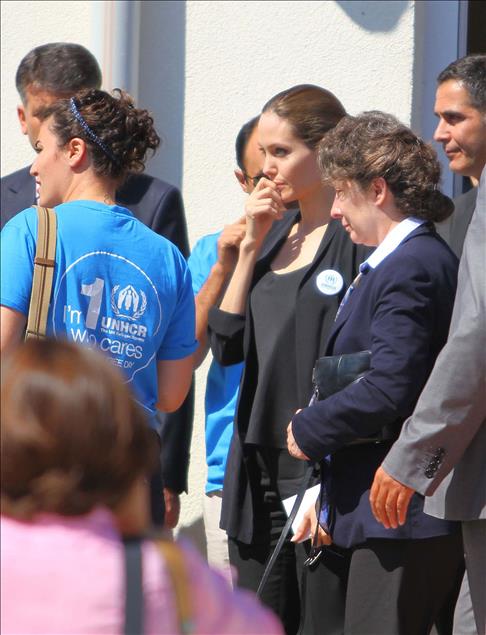 ANGELINA JOLIE, SURIYELI SIGINMACILARI ZIYARET ETTI