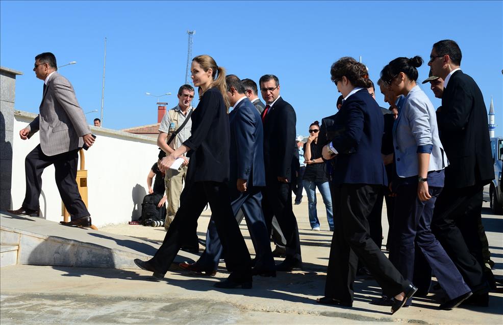 ANGELINA JOLIE, SURIYELI SIGINMACILARI ZIYARET ETTI
