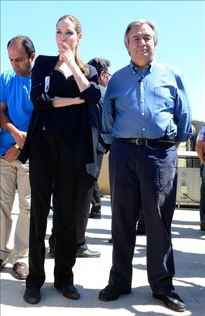 ANGELINA JOLIE, SURIYELI SIGINMACILARI ZIYARET ETTI