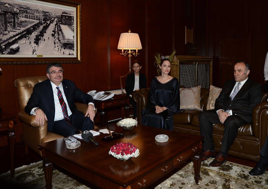 BMMYK OZEL TEMSILCISI ANGELINA JOLIE