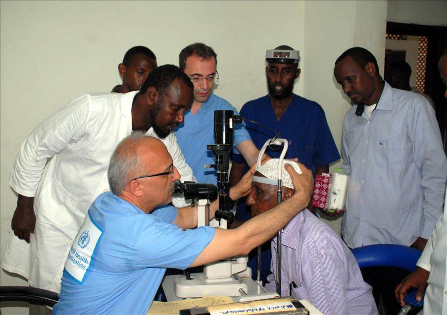 TURK DOKTORLAR'DAN SOMALI'DE KATARAKT AMELIYATI