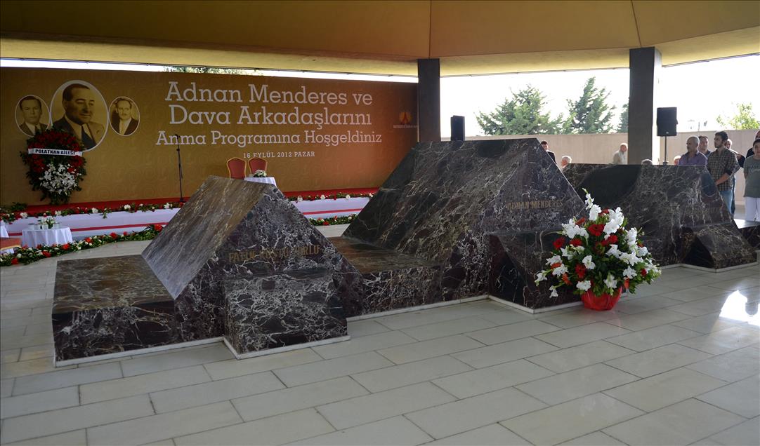 ADNAN MENDERES, MEZARI BASINDA ANILDI