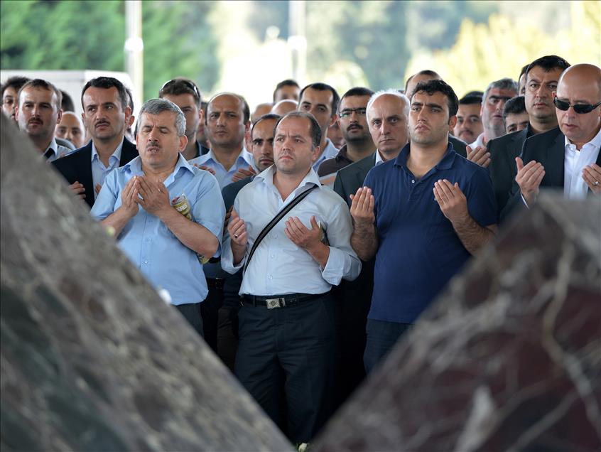 ADNAN MENDERES, MEZARI BASINDA ANILDI
