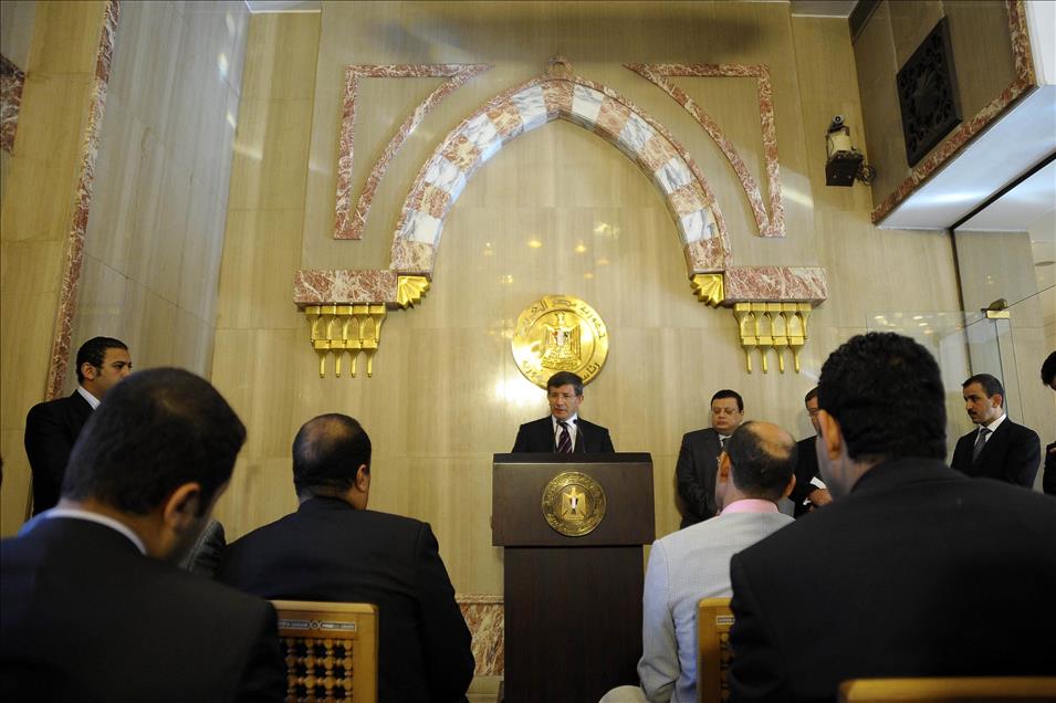 DISISLERI BAKANI AHMET DAVUTOGLU, KAHIRE'DE