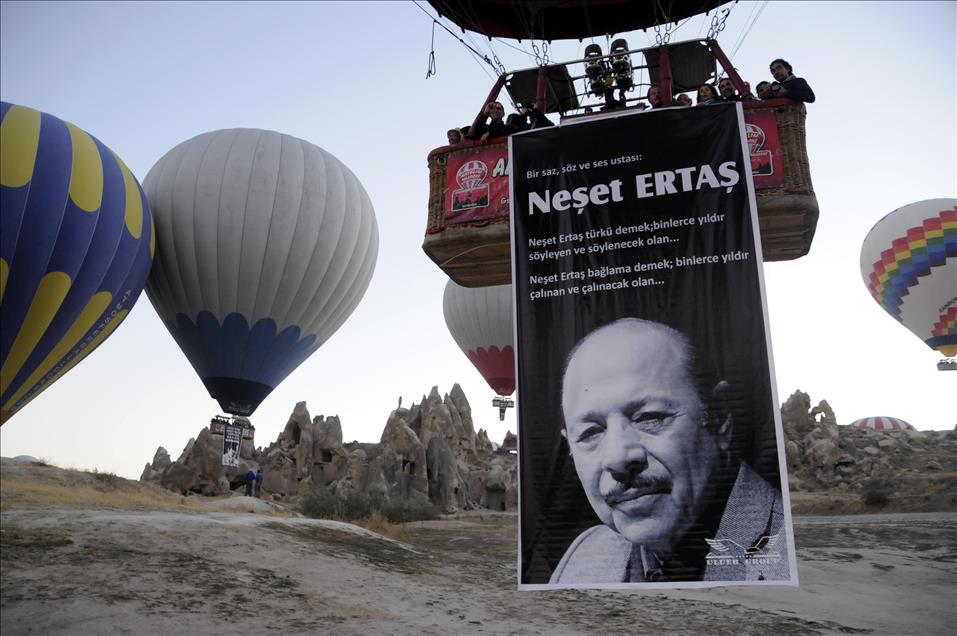SANATCI NESET ERTAS'IN POSTERLERI KAPADOKYA SEMALARINDA 