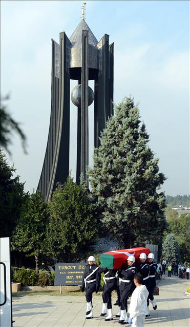 OZAL'IN MEZARININ ACILMASI