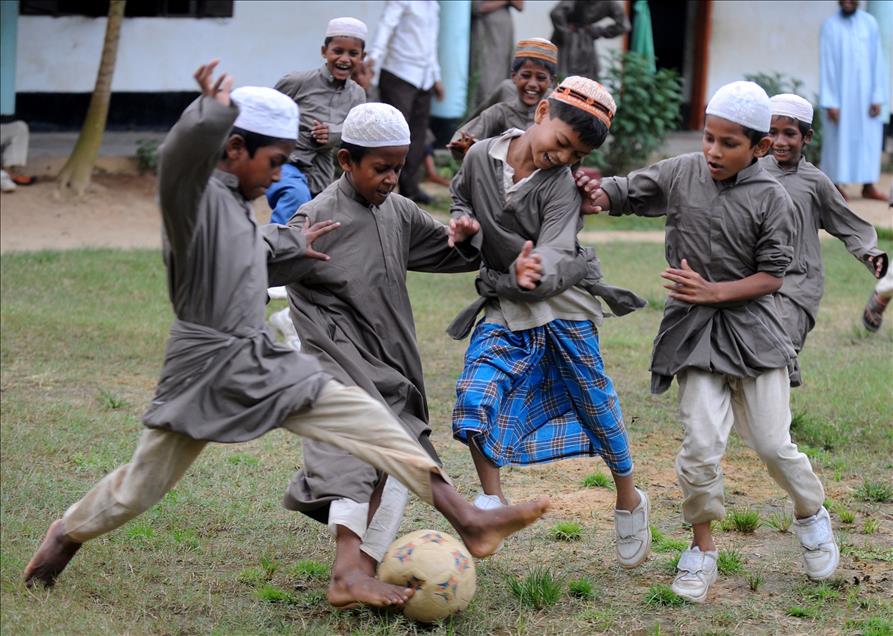BANGLADES'E SIGINAN ROHINGYA MUSLUMANLARI