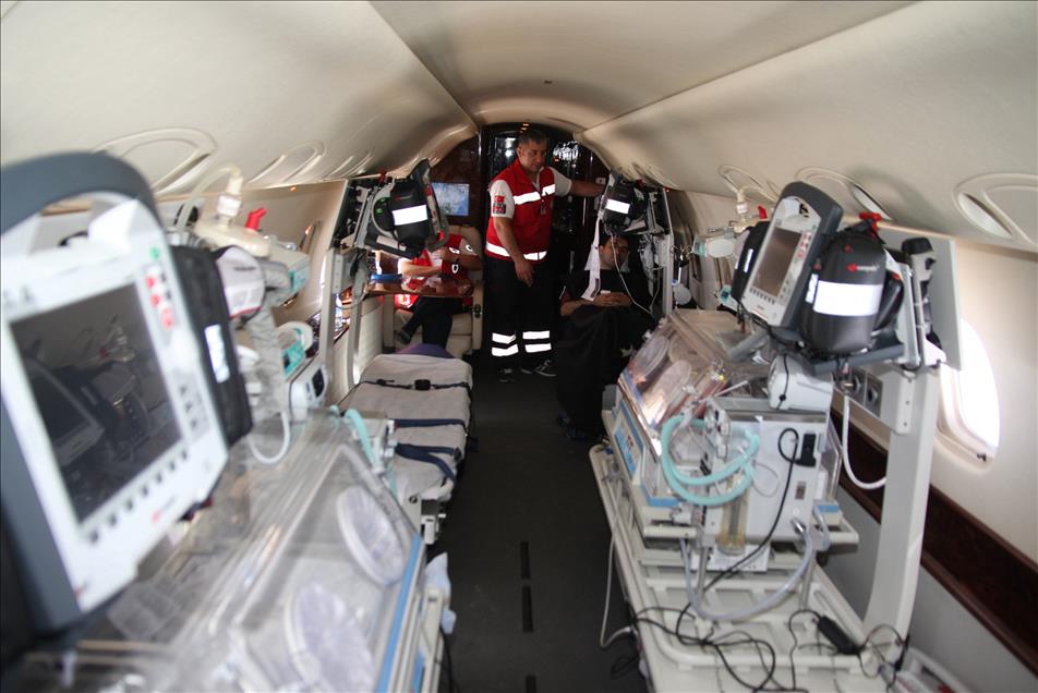 SOMALI'DE YARALANAN TIKA UZMANI ICIN AMBULANS UCAK