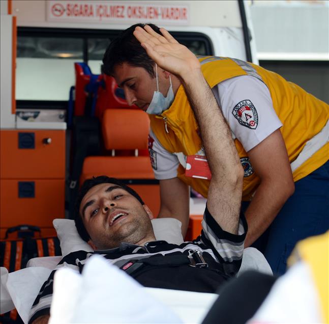 SOMALI'DE YARALANAN TIKA UZMANI ICIN AMBULANS UCAK
