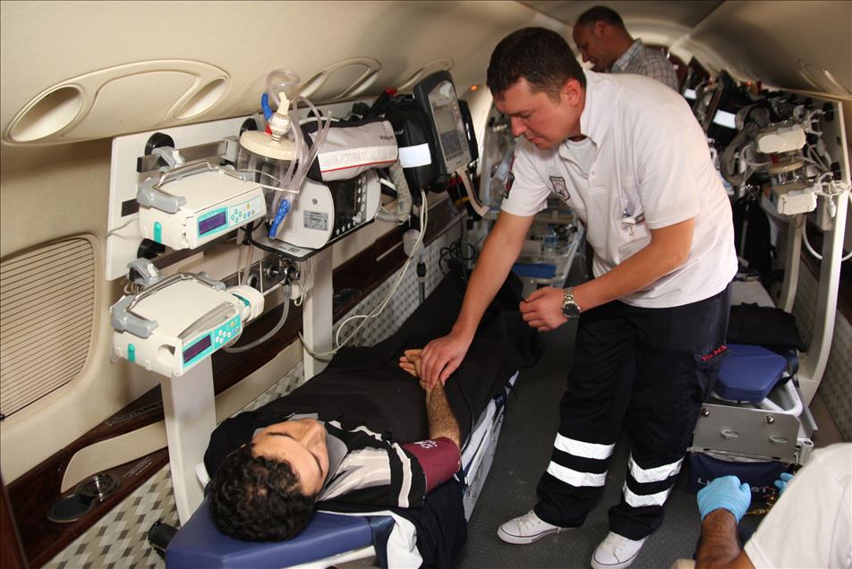 SOMALI'DE YARALANAN TIKA UZMANI ICIN AMBULANS UCAK