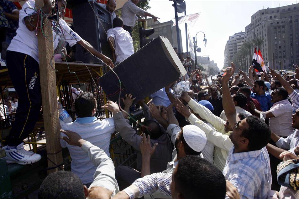 TAHRIR MEYDANI'NDA PROTESTO GOSTERILERI