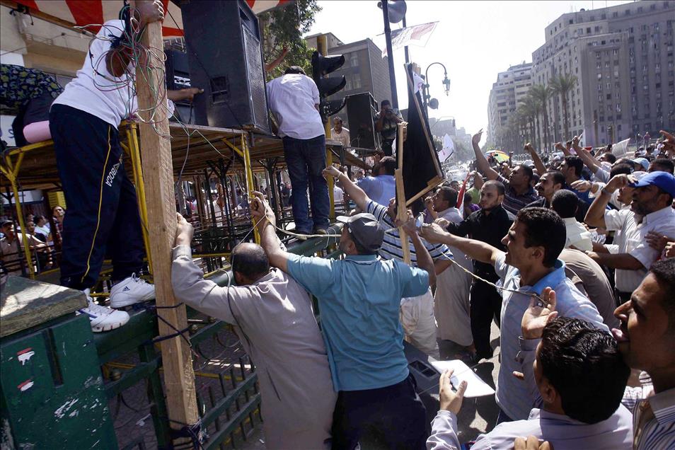 TAHRIR MEYDANI'NDA PROTESTO GOSTERILERI