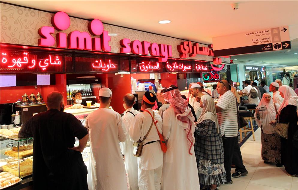 ISTANBUL'DAN MEKKE'YE SIMIT SERVISI