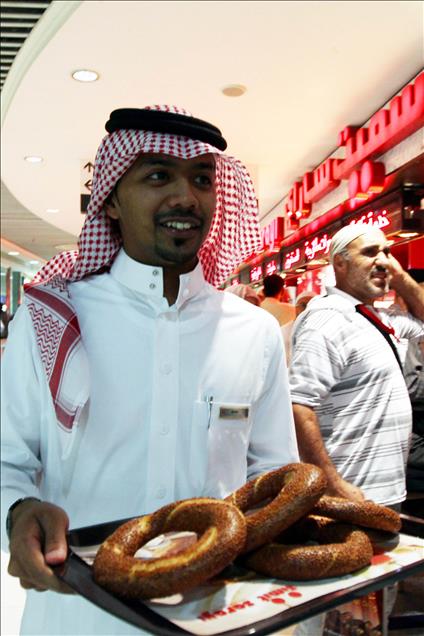 ISTANBUL'DAN MEKKE'YE SIMIT SERVISI