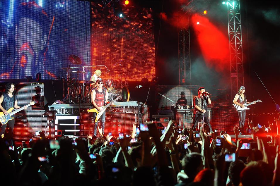 EFSANE GRUP SCORPIONS IZMIR'DE KONSER VERDI