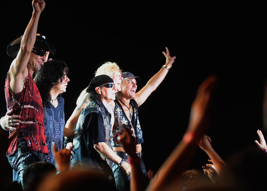 EFSANE GRUP SCORPIONS IZMIR'DE KONSER VERDI
