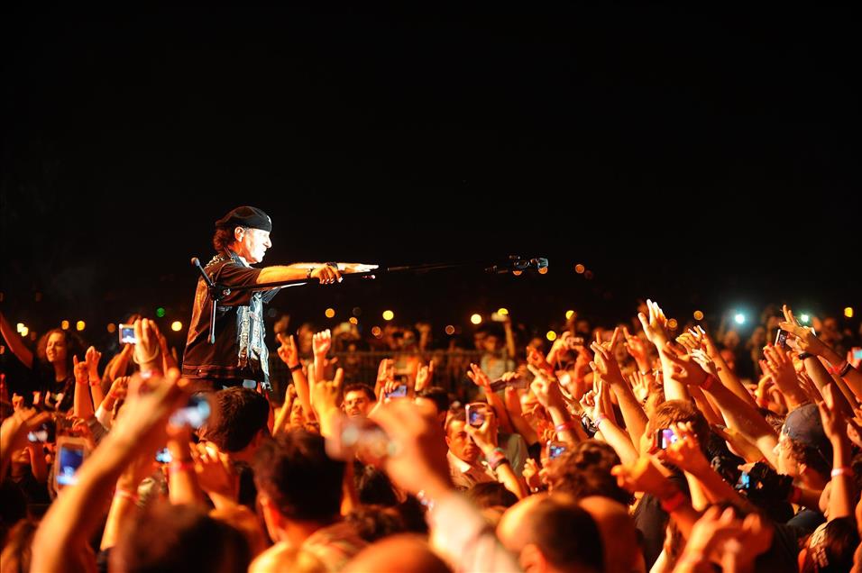 EFSANE GRUP SCORPIONS IZMIR'DE KONSER VERDI