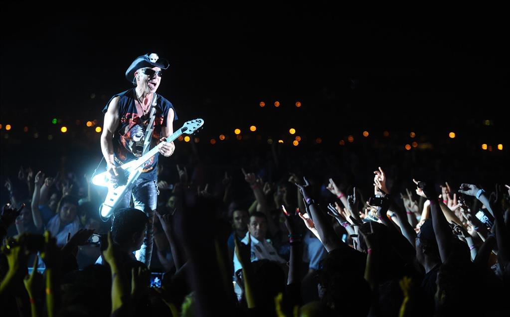 EFSANE GRUP SCORPIONS IZMIR'DE KONSER VERDI