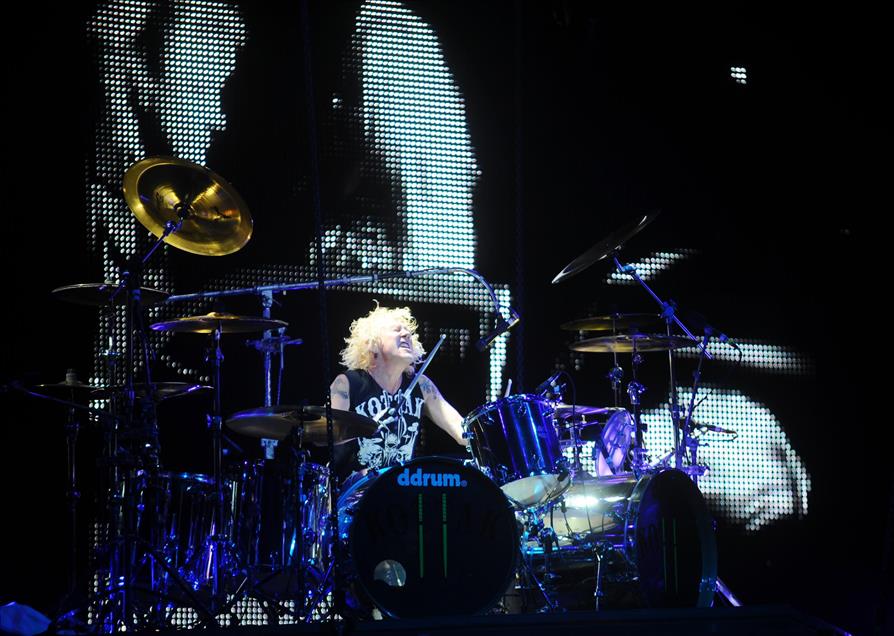 EFSANE GRUP SCORPIONS IZMIR'DE KONSER VERDI