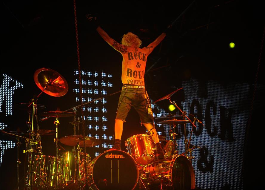 EFSANE GRUP SCORPIONS IZMIR'DE KONSER VERDI