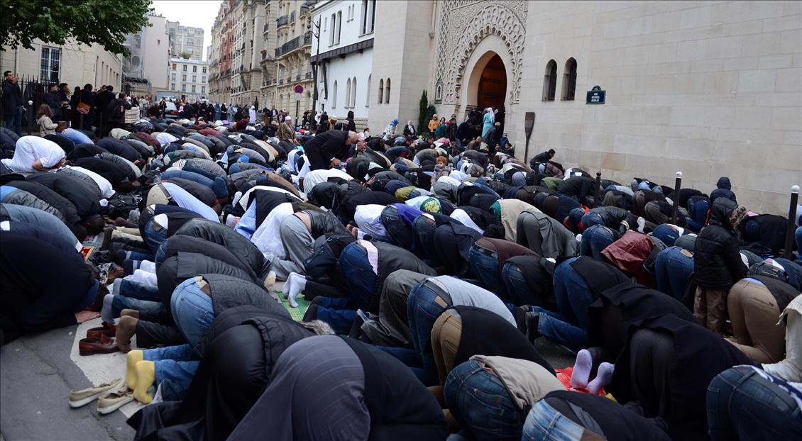 PARIS'TE BAYRAM NAMAZI