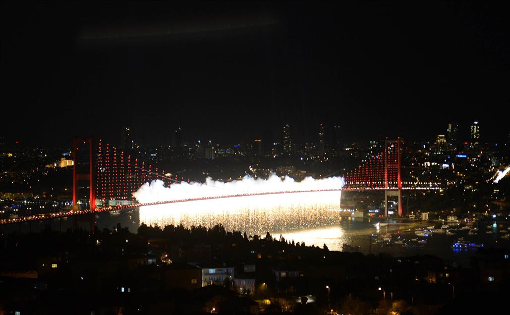 BOGAZ'DA ISIK VE HAVAI FISEK GOSTERISI  