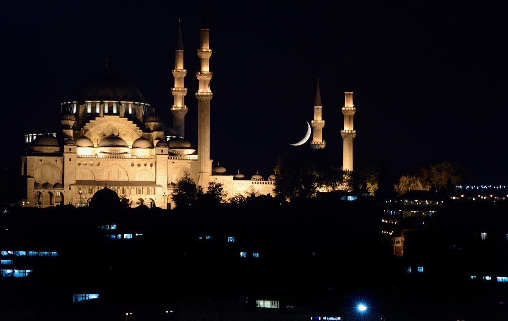 SULEYMANI'YE CAMII'NDE HILAL