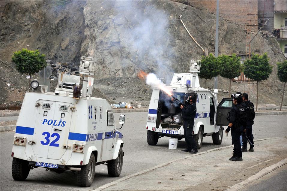 HAKKARI'DE IZINSIZ GOSTERI