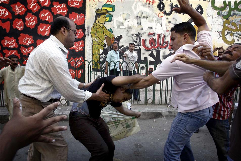 TAHRIR MEYDANI'NDA PROTESTO GOSTERILERI