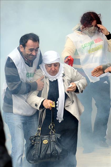 ISTANBUL'DA IZINSIZ GOSTERI