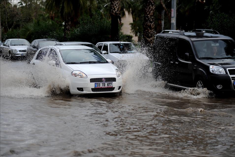 MERSIN'DE SAGANAK