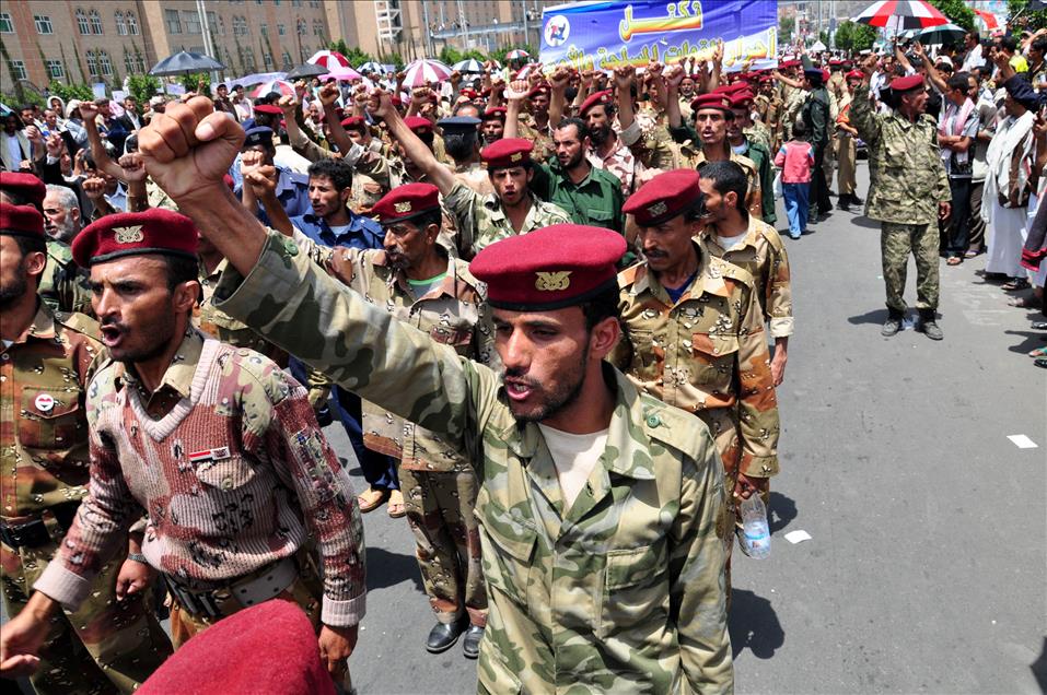 YEMEN'DE MUHALIF GOSTERILER DEVAM EDIYOR
