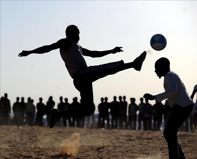 CADIRLAR ARASINDA FUTBOL KEYFI