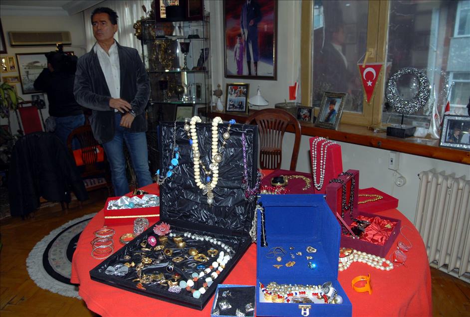 ULKU ADATEPE'NIN OZEL ESYASI BAGISLANIYOR