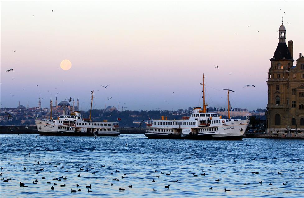 ISTANBUL'DA DOLUNAY