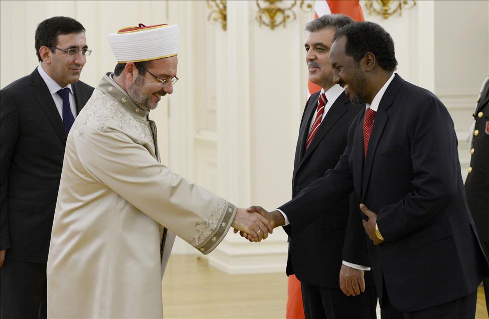 GUL'DEN SOMALI CUMHURBASKANI MAHMUD ONURUNA AKSAM YEMEGI
