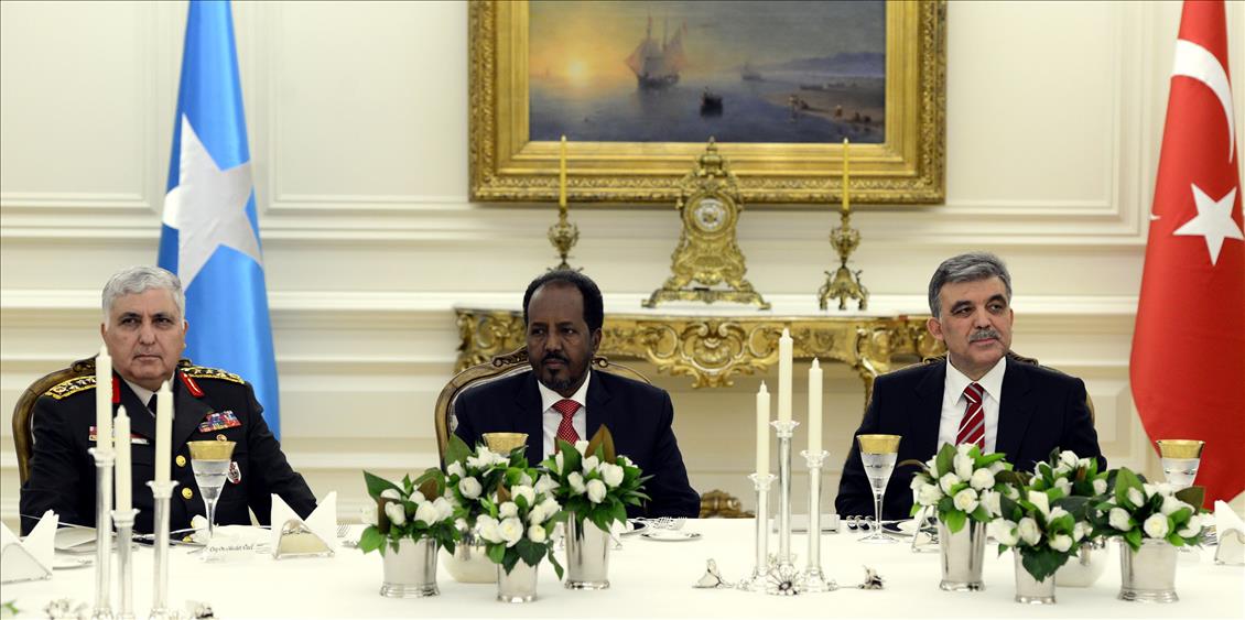 GUL'DEN SOMALI CUMHURBASKANI MAHMUD ONURUNA AKSAM YEMEGI