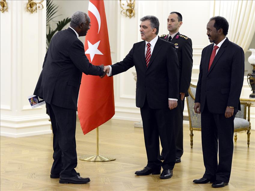 GUL'DEN SOMALI CUMHURBASKANI MAHMUD ONURUNA AKSAM YEMEGI