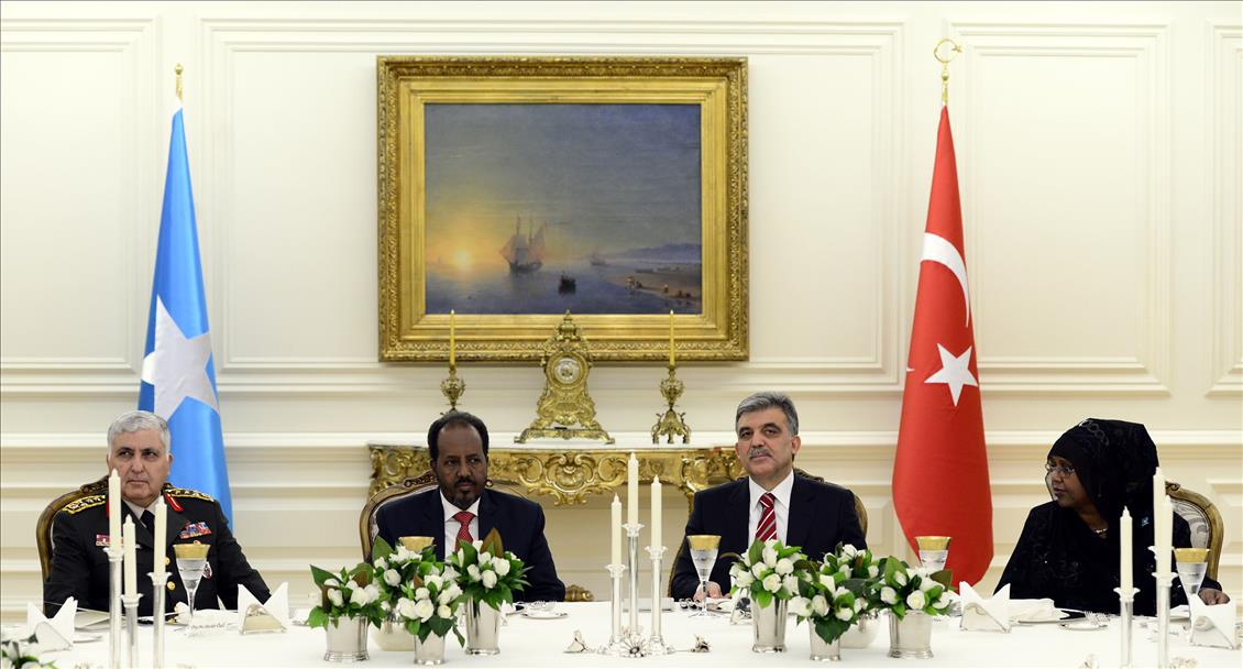 GUL'DEN SOMALI CUMHURBASKANI MAHMUD ONURUNA AKSAM YEMEGI