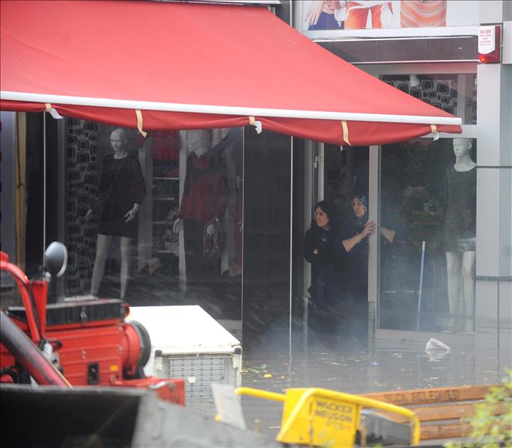 IZMIR'DE ETKILI OLAN SAGNAK YAGIS