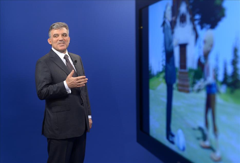 CUMHURBASKANI GUL, TRT'YI ZIYARET ETTI