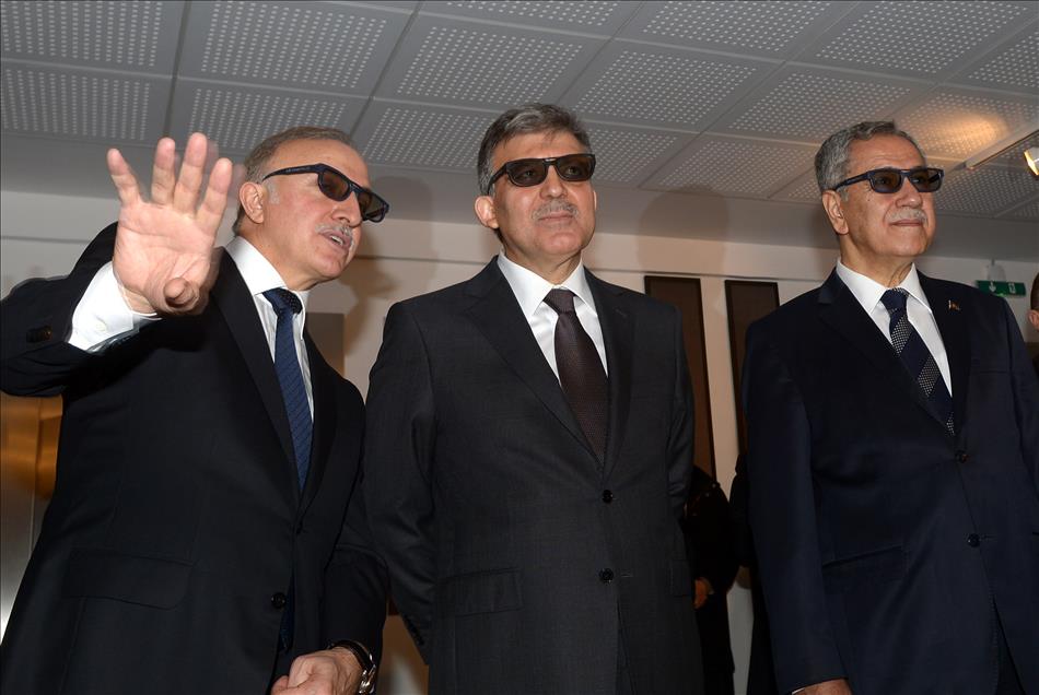 CUMHURBASKANI GUL, TRT'YI ZIYARET ETTI