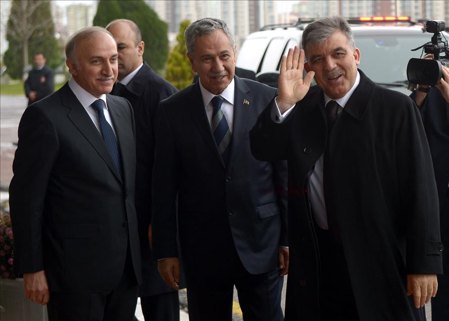 CUMHURBASKANI GUL, TRT'YI ZIYARET ETTI