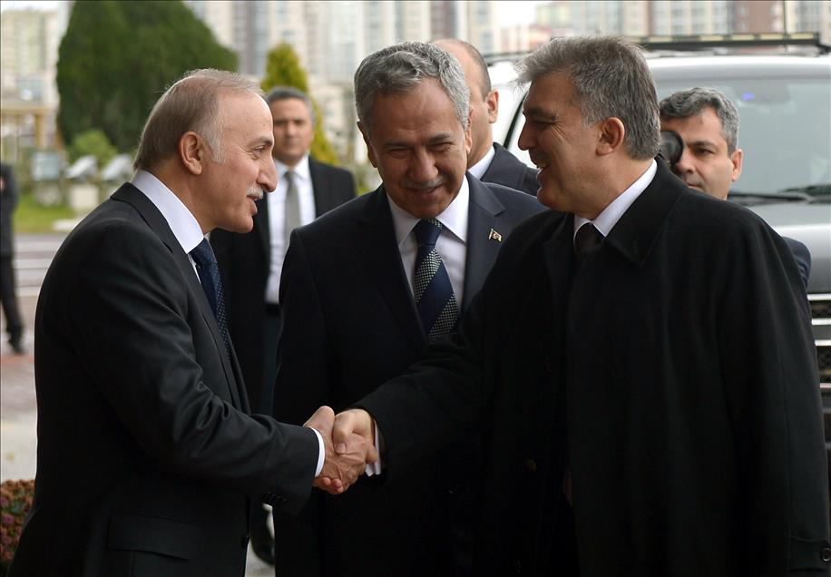 CUMHURBASKANI GUL, TRT'YI ZIYARET ETTI